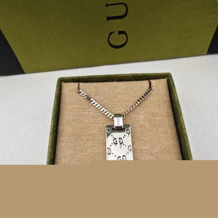 G*u*i necklaces